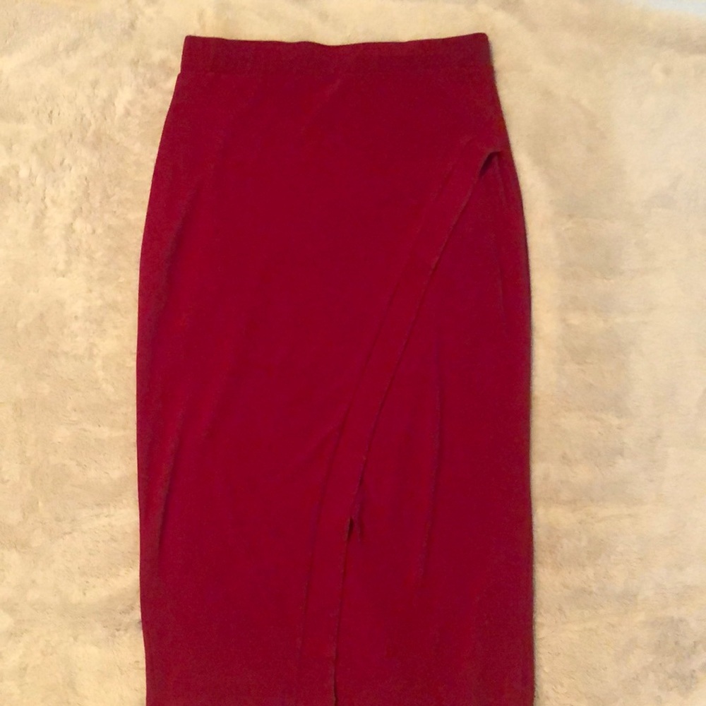 Fitted pencil skirt